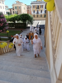 regina_apostoli_2.jpg